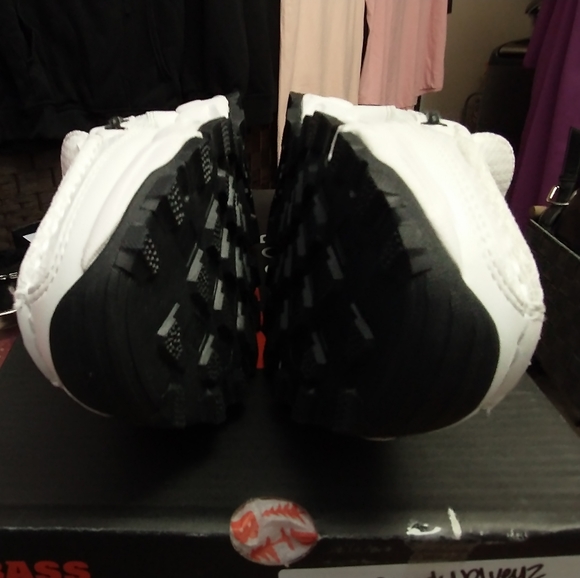 #033 Sz 7.5M NIB BASS OUTDOORS White Shoes - Picture 13 of 16